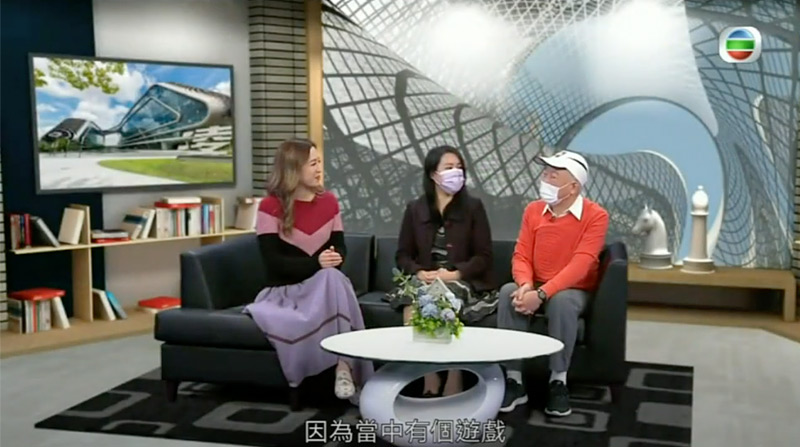 Uncle Chan sharing his experience with the '智有腦' game